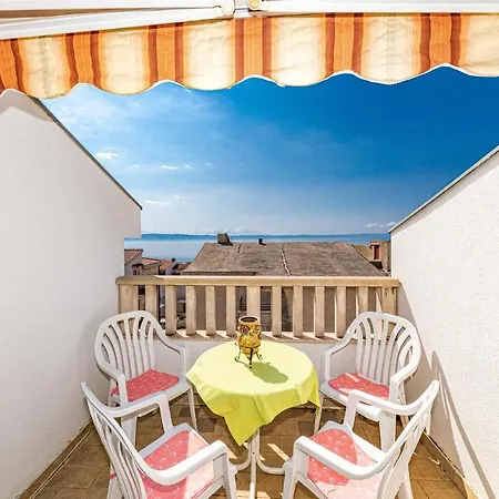 Apartment 1 Bedroom Awesome In Makarska