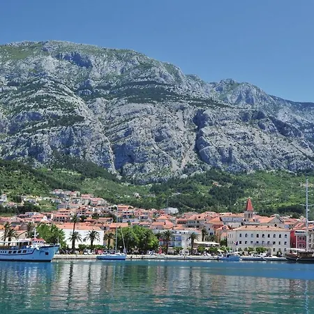 1 Bedroom Awesome In Apartment Makarska
