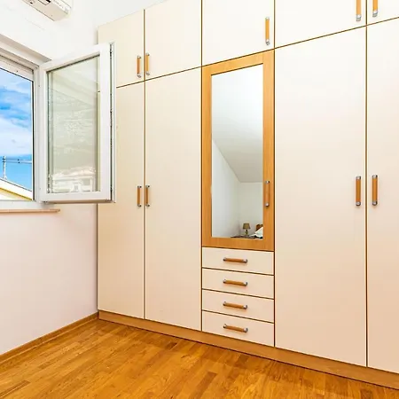 1 Bedroom Awesome In Apartment *